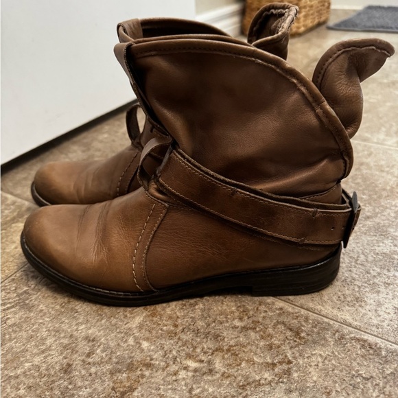 Buffalo David Bitton Brown Ankle Boots with Wraparound Strap - Picture 1 of 8